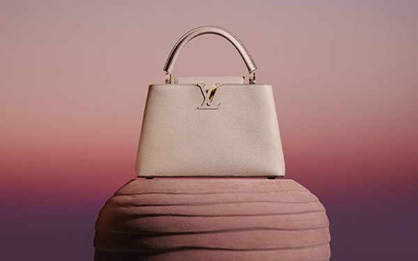 Chiếc túi gần như vô hình của Louis Vuitton được bán với giá 63000 USD   VTVVN