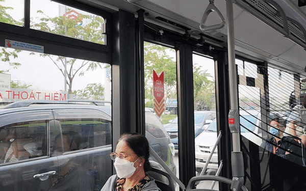 Bỏ 7K trải nghiệm xe buýt điện đầu tiên ở Sài Gòn: Có wifi, cổng sạc USB xài tẹt ga, bonus cực nhiều tiện ích đáng khen