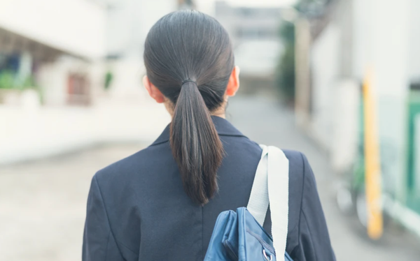 Trường học Nhật Bản cấm nữ sinh buộc tóc đuôi ngựa vì sợ có thể khiến nam sinh tăng... ham muốn