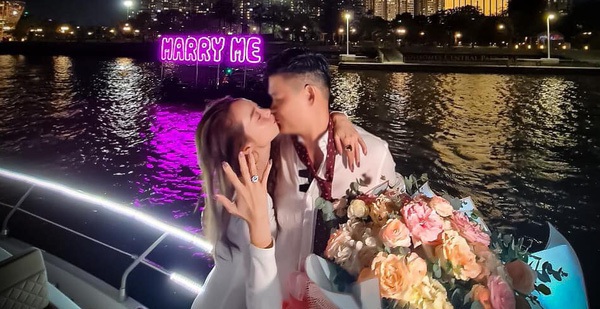 Minh Hang proposed by his rich girlfriend, announced the time to have a wedding with her husband who is over 10 years old