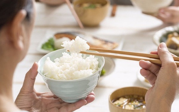 People with a short lifespan will have 5 signs when eating rice, after 50 years old still do not have any characteristics, congratulations, you are really extremely healthy