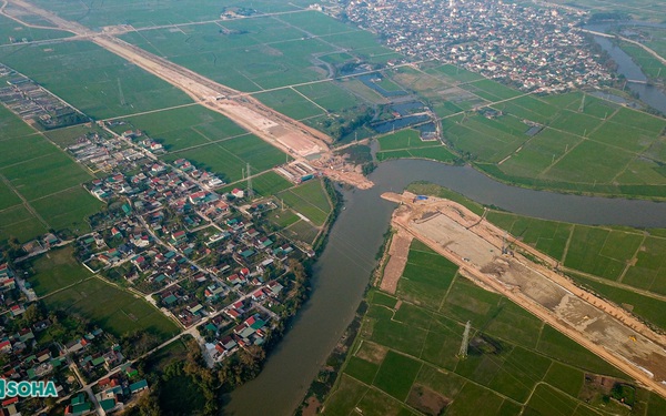Close-up of the great construction site of the trillion-dollar North-South expressway connecting Nghe An