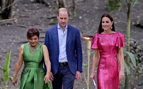Prince William is less sophisticated, not “gallant” with his wife, causing Princess Kate to signal to remind