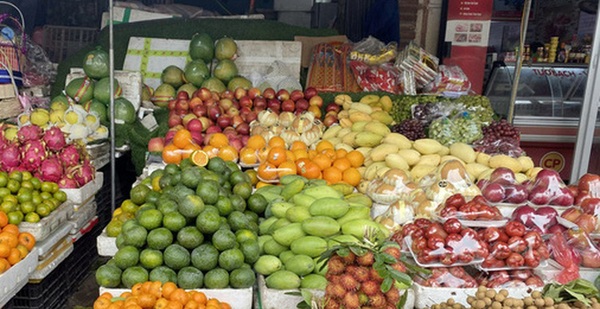 Chinese fruits are sluggish, Vietnamese goods are priced from 7,000 VND/kg as expensive as hot cakes