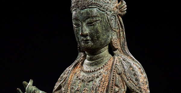 The Bodhisattva statue is nearly a thousand years old, priced at 3 million dollars, so sophisticated that everyone wants to own it