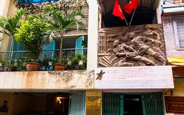 What does it look like inside the “secret” cellar that used to contain more than 2 tons of weapons in the center of Saigon?