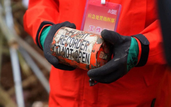 The significance of finding the second black box in solving the mystery of the plane crash in China