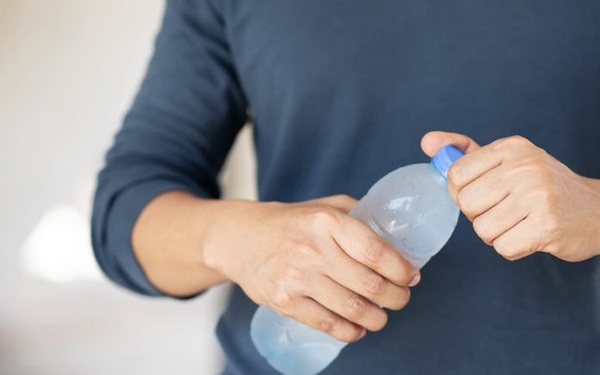 8 signs that your body is drinking too much water needs urgent change