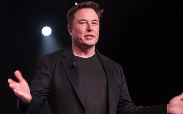 Elon Musk tiết lộ nguồn gốc cái tên Tesla: Tốn 75.000 USD mua về, phải cho người tới tận cửa cầu xin chủ cũ