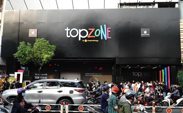 TopZone opened the second genuine APR store in Ho Chi Minh City, only 2 months after the first store in Hanoi, something other chains have not been able to do for several years.