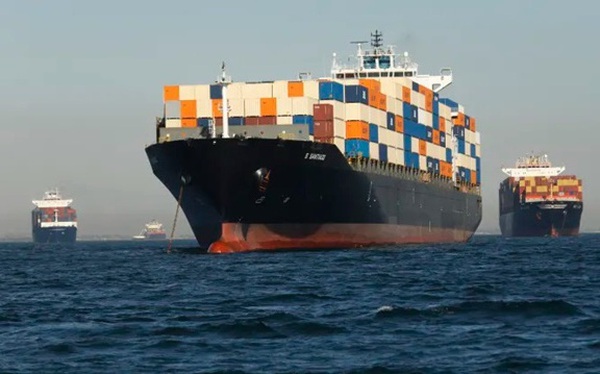 Chinese shipping lines ship more empty containers than full ones from the US West Coast