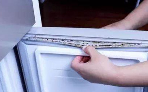 Detecting refrigerator cracks full of stains and black?  Here’s a little trick to get you cleaned up like new in no time