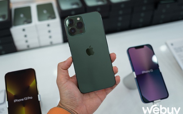 iPhone 13 Series Green version officially opened for sale in Vietnam