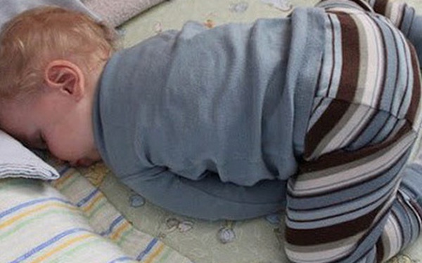 Trẻ tự ngủ và trẻ phải ru mới ngủ có sự khác biệt rõ ràng khi lớn lên, không chỉ ở IQ mà còn ở những yếu tố này, bố mẹ cần lưu ý