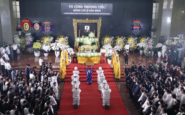 Touching ceremony and memorial service of Permanent Vice Chairman of Ho Chi Minh City People’s Committee Le Hoa Binh