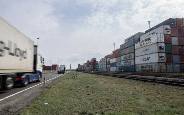 Thousands of containers related to Russia have yet to “see the sun”, the “heart” of the European economy is facing a crisis