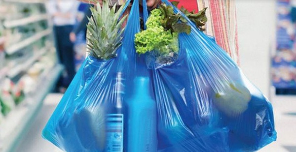 From 2026, supermarkets and shopping centers that provide disposable plastic bags to customers will be fined