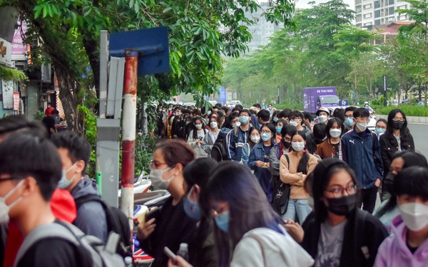 Young people stay up all night, queuing all night to buy limited edition comics