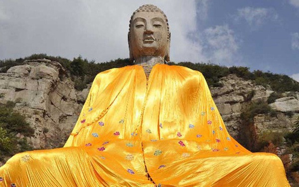 The giant mountain-backed Buddha statue mysteriously disappeared, 700 years later “revived” leaving many unanswered questions.