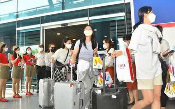 Customers are flocking to Da Nang, the airport, the train station is hard