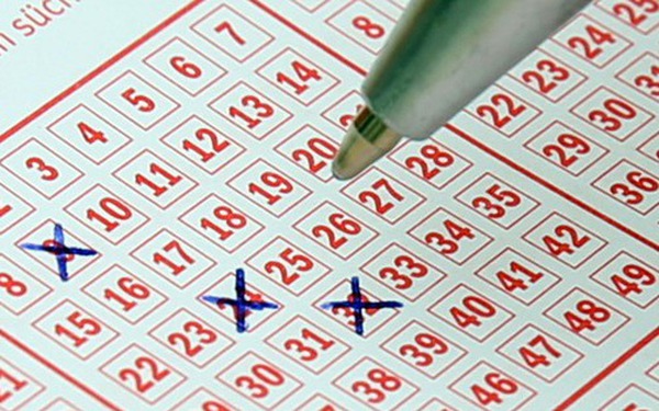 Over 30 years of buying the same number, the couple won the jackpot of 110 million USD