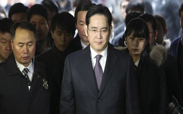 Allegedly manipulating stocks, did Samsung’s ‘prince’ escape?