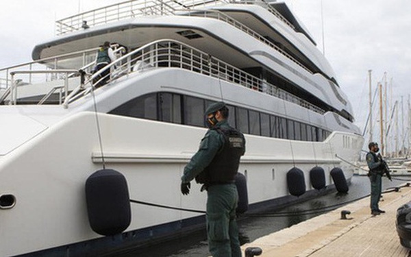 Confiscate superyacht, US accuses Russian tycoon of “fraud and money laundering”