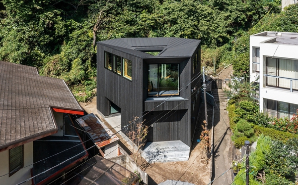 The house is like a ‘black pearl’ in the middle of Japan’s mountains and forests