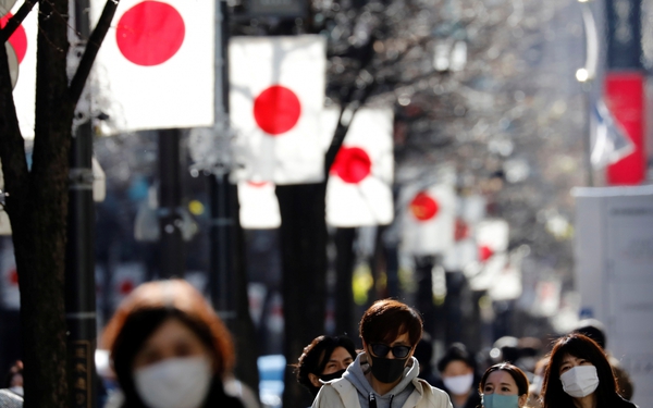 In Japan, it is not necessary to wear a mask when going out