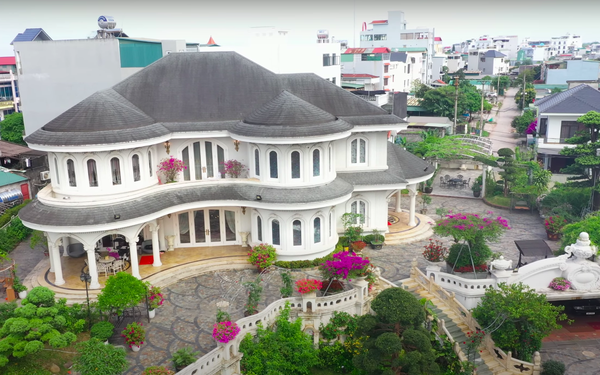 Choáng ngợp dinh thự sân vườn tại Quảng Ninh do người Pháp thiết kế: Rộng 4.000 m2, mất 6 năm hoàn thiện, tầng hầm đỗ được 30 chiếc ô tô