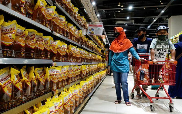 Indonesia deals a painful blow to the world cooking oil market amid “hot water”
