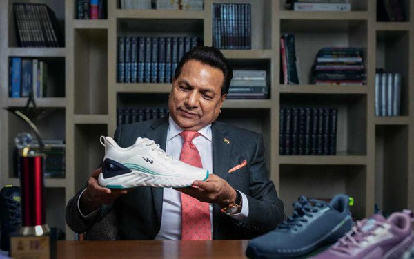 Taking advantage of the niche market selling sports shoes for less than 10 USD to compete with Nike and Adidas, the Indian shoe manufacturer becomes a billionaire