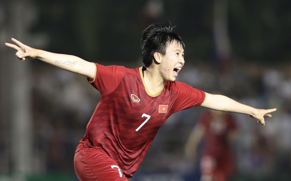From the buffalo girl who ran away from home to play football to “Quang Hai female version” that made the whole of Asia take off their hats with an unprecedented series of “rainbow super products”.