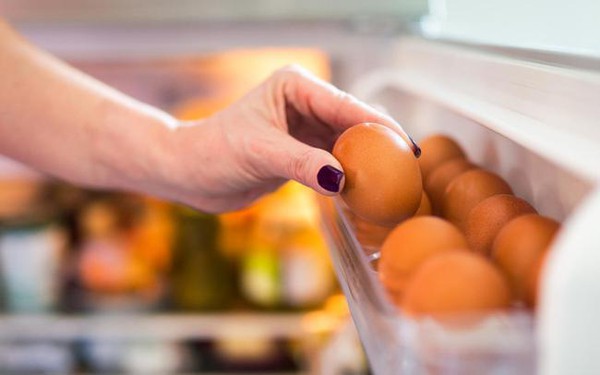 99% of women make the mistake of storing eggs in this position, turning the refrigerator into a breeding ground for bacterial infections