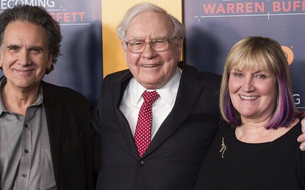 Why do billionaires like Bill Gates and Warren Buffett not leave their inheritance to their children but give it to charity?