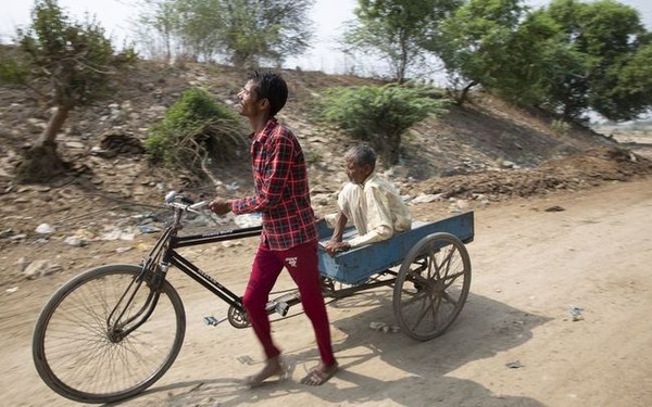 24 giờ "địa ngục" giữa nắng nóng kỷ lục ở Ấn Độ: Không quạt, không nước, gầm cầu biến thành lớp học và cuộc chiến sinh tồn khốc liệt