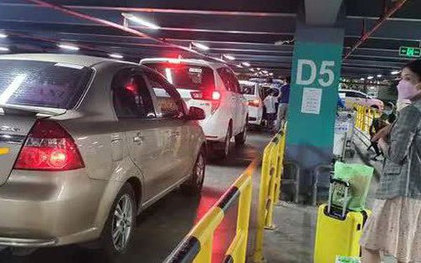 More passengers accused of being “priced” when booking a car at Tan Son Nhat airport