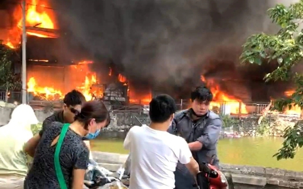 4 warehouses and factories in the bedding craft village were destroyed by fire