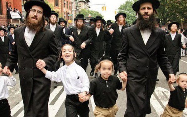 Jews are smart because parents never ask their children “What did you learn at school today”, why is that?