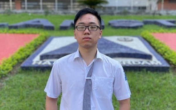 Male student won a full scholarship in the US with an essay on how to overcome events