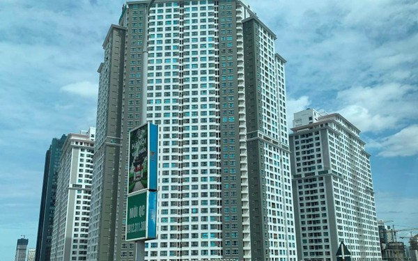 Lo ngại giá trị căn hộ sẽ bị giảm, trong khi giá bán chung cư không giảm nhiều nếu áp dụng ‘sổ hồng’ chung cư chỉ có thời hạn 50-70 năm... (Ảnh: Minh Thư) Lo ngại giá trị căn hộ sẽ bị giảm, trong khi giá bán chung cư không giảm nhiều nếu áp dụng ‘sổ hồng’ chung cư chỉ có thời hạn 50-70 năm... (Ảnh: Minh Thư)