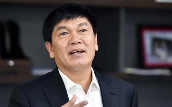 Shareholders suggested that Hoa Phat learn from TGDD to lend at an interest rate of 6 – 7%, and Chairman Tran Dinh Long frankly expressed that there is a place where the interest rate is 18