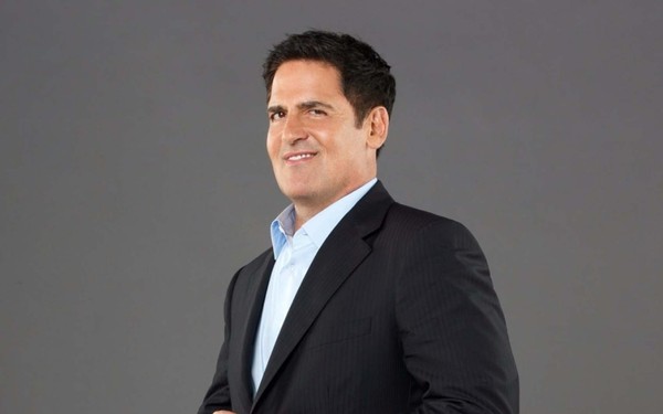 Becoming a billionaire, Mark Cuban still plays with friends when he was poor