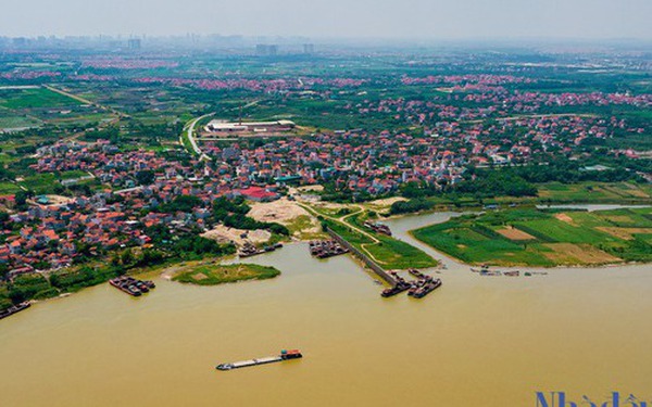 Close-up of the place where Hanoi plans to build 8 bridges across the Red River