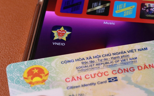 Why do you have a CCCD with a chip and still need an electronic identification account?