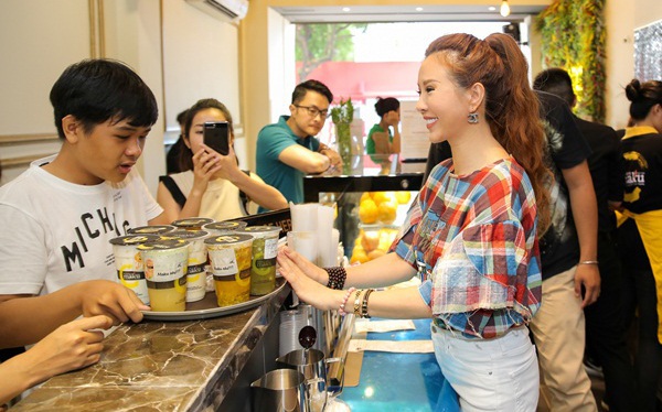 Every day, hundreds of coffee shops are opened in Hanoi and Ho Chi Minh City