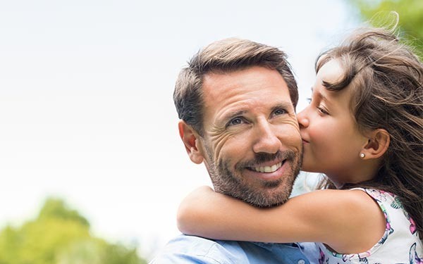 Chuyên gia của Đại học Harvard: Các ông bố nên làm 7 điều này để con gái luôn tự tin và mạnh mẽ