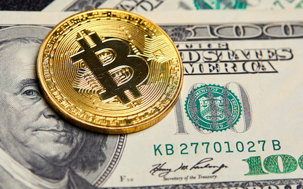 Nhà đầu tư "quay xe" kéo USD lao dốc, giá vàng và Bitcoin tăng