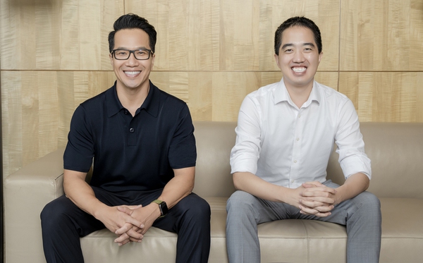 2 nhà đầu tư Bình Trần - Eddie Thái (phải).