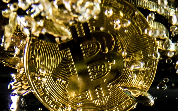 Bitcoin may bottom out at ,000 in 2022, thousands of digital currencies collapse in broken blockchain
